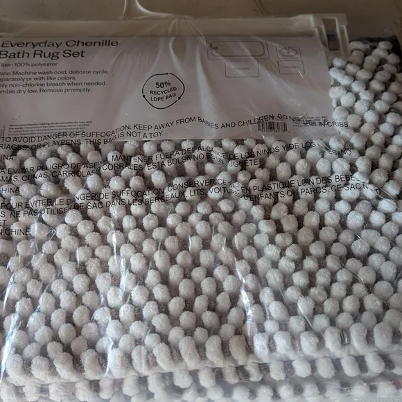 LAST ONE Set Of Room Essentials White and Gray Everyday Chenille Bath Rug Set - Picture 3 of 3